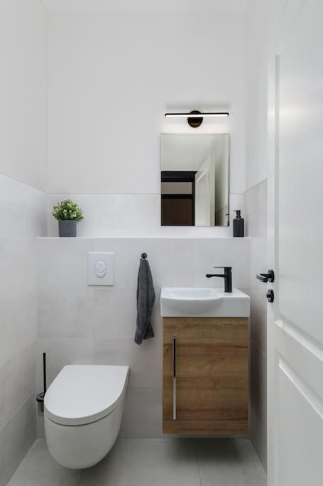Charmantes Townhaus Mit Garten, W-Lan & Netflix Потсдам Екстериор снимка