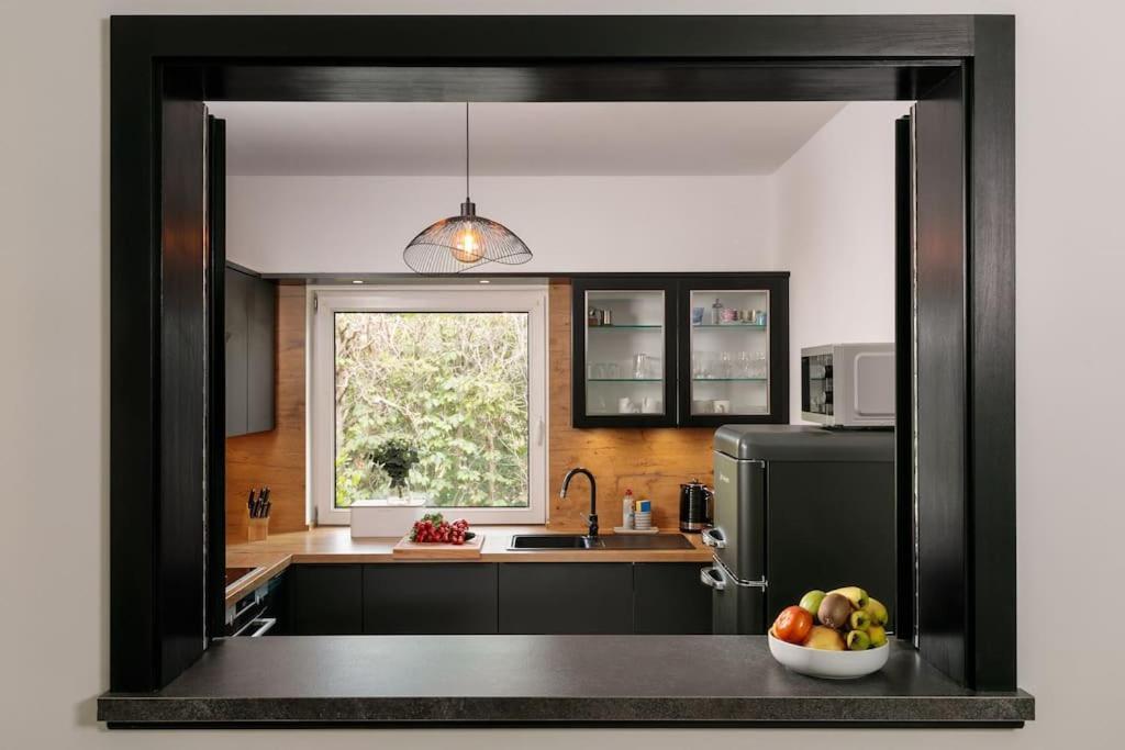 Charmantes Townhaus Mit Garten, W-Lan & Netflix Потсдам Екстериор снимка