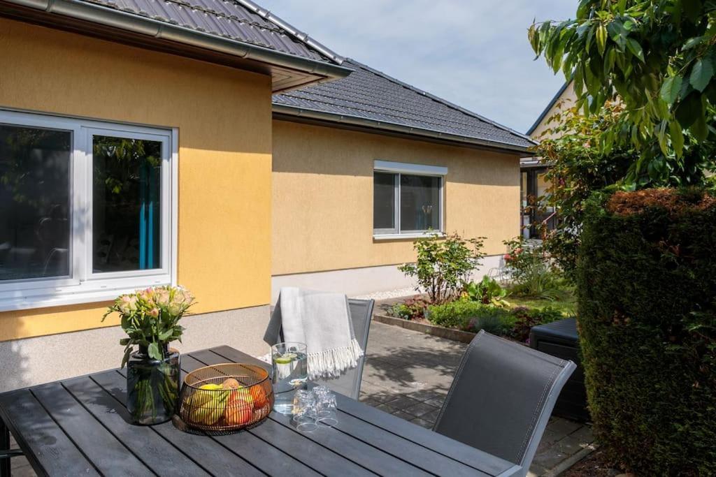 Charmantes Townhaus Mit Garten, W-Lan & Netflix Потсдам Екстериор снимка